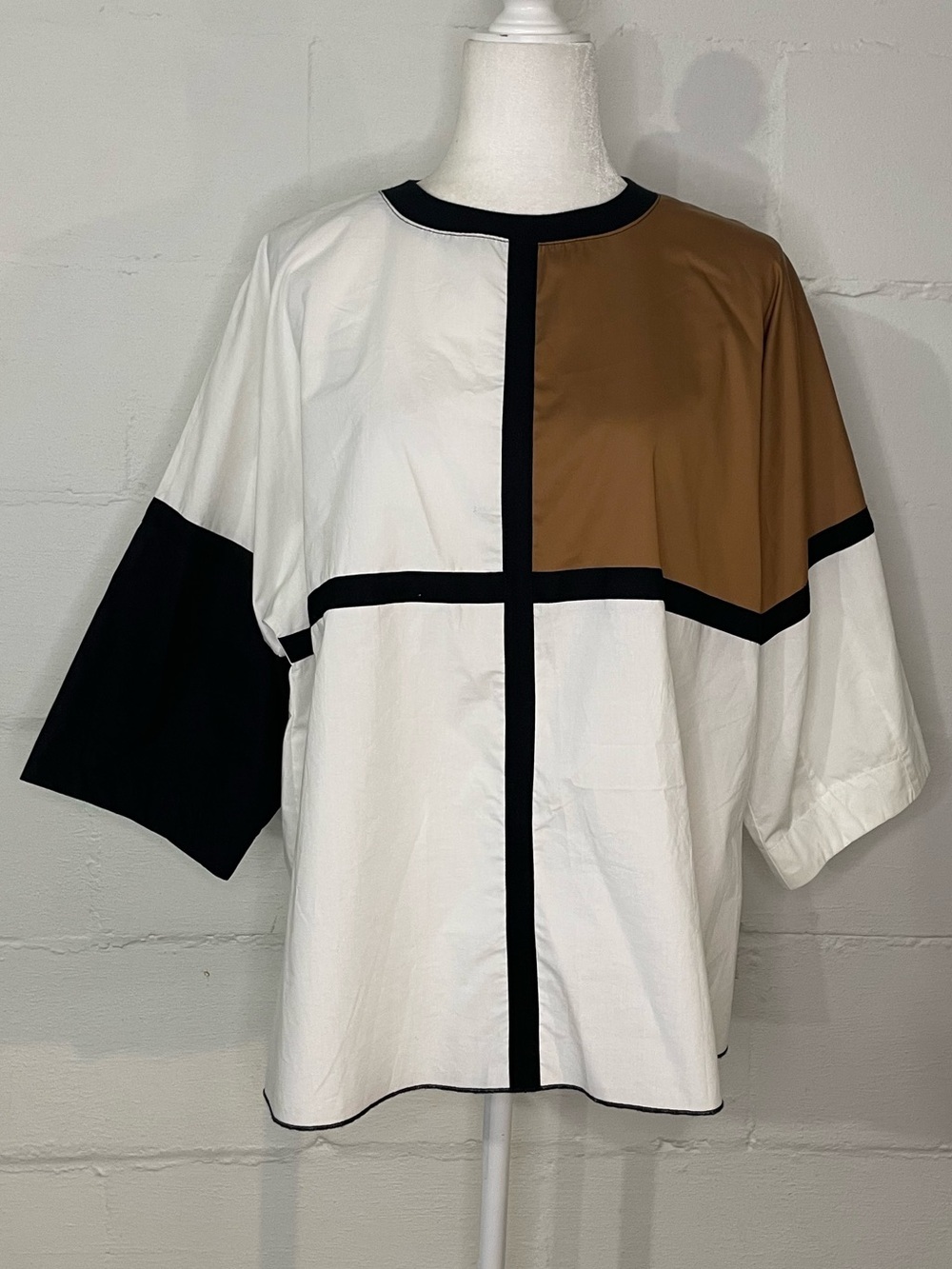 Colorblock Round Neck Tunic in White, Tan & Black